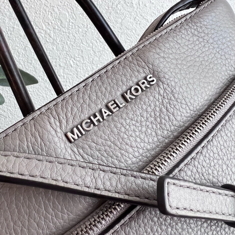 Michael Kors Riley Pebble leather crossbody - Picture 3 of 9